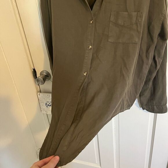 Altar’d State Army Green Camden Top Long Sleeve Size Medium Lightweight - Picture 5 of 9